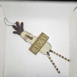 Rustic Wooden Chicken Wall Hanger "Hey Chicks" Farmhouse Decor